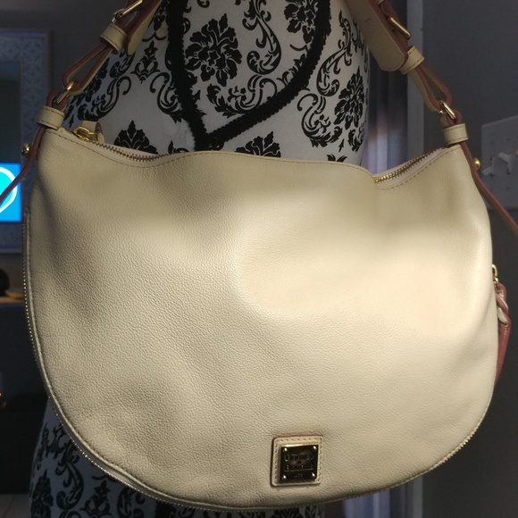 Dooney & Bourke Handbags - ⚡ HOLIDAY SALE⚡Dooney & Bourke Ivory Luna Hobo